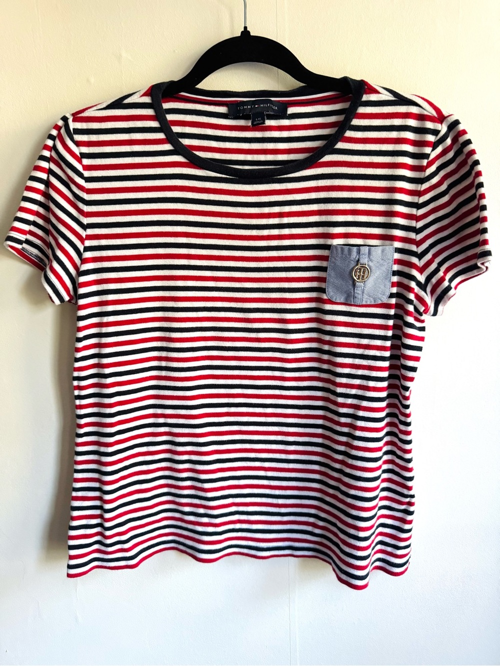 Classic Striped Tommy Hilfiger Preppy Short Sleeve Tee in Red & White Size Large